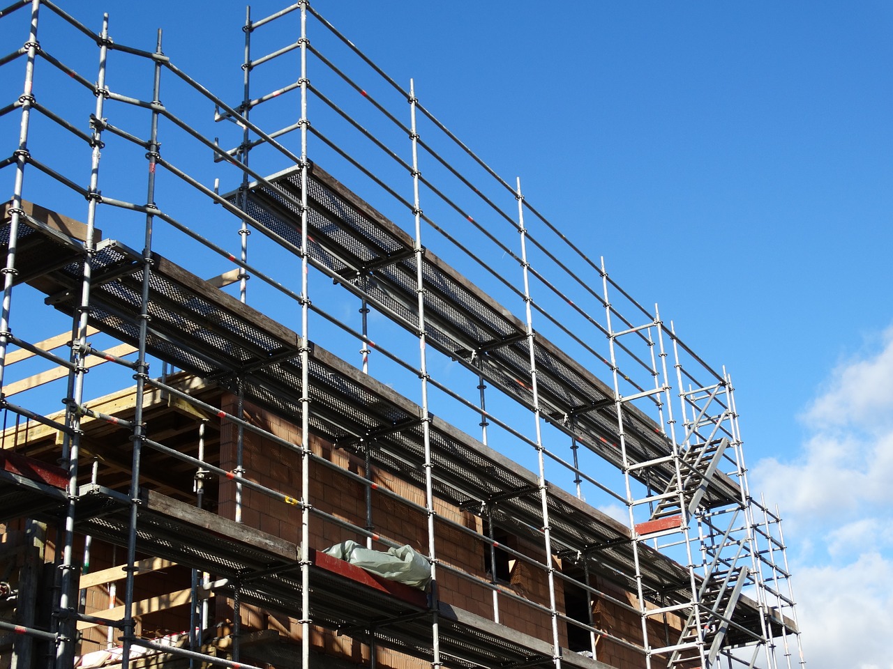 scaffolding, framework, building frame-595607.jpg